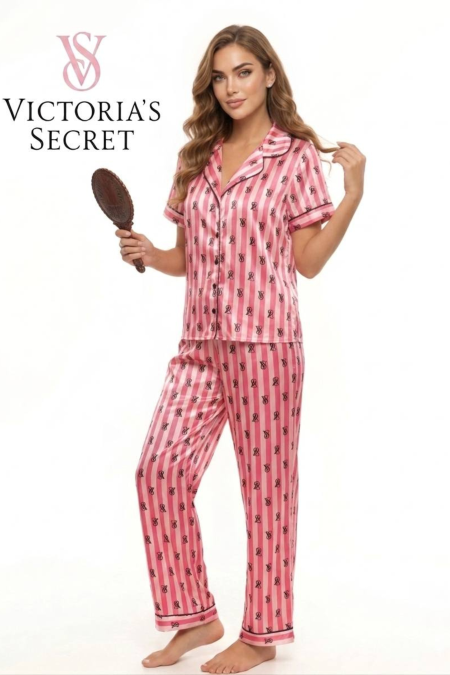 بجامة Victoria's Secret مخطط لوجو